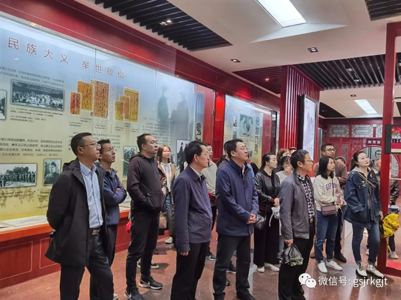 天水市政府金融辦、甘肅金控天水擔(dān)保公司、天水卓雅服飾公司黨支部聯(lián)合舉行主題黨日活動